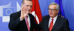 Der türkische Präsident Recep Tayyip Erdogan (links) und EU-Kommissionschef Jean-Claude Juncker im vergangenen Oktober.
