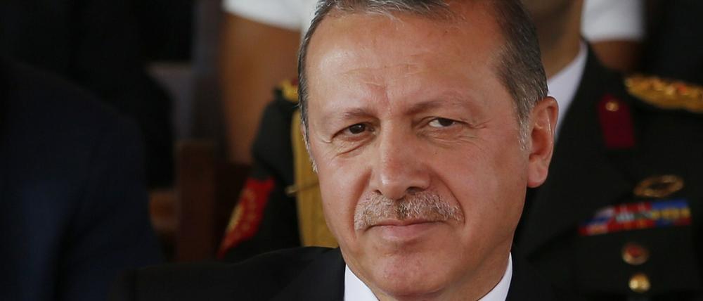 Die Aussage von Präsident Erdogan, eine Fortsetzung des Friedensprozesses sei derzeit unmöglich, und die Drohungen gegen kurdische Parlamentsmitglieder sind nicht nur verstörend, sondern auch kontraproduktiv, schreiben Michelle Müntefering und Kati Piri.