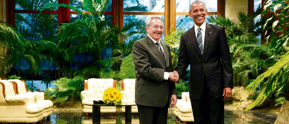 US-Präsident Barack Obama und Kubas Präsident Raúl Castro trafen sich im Revolutionspalast zu einem historischen Händedruck. 