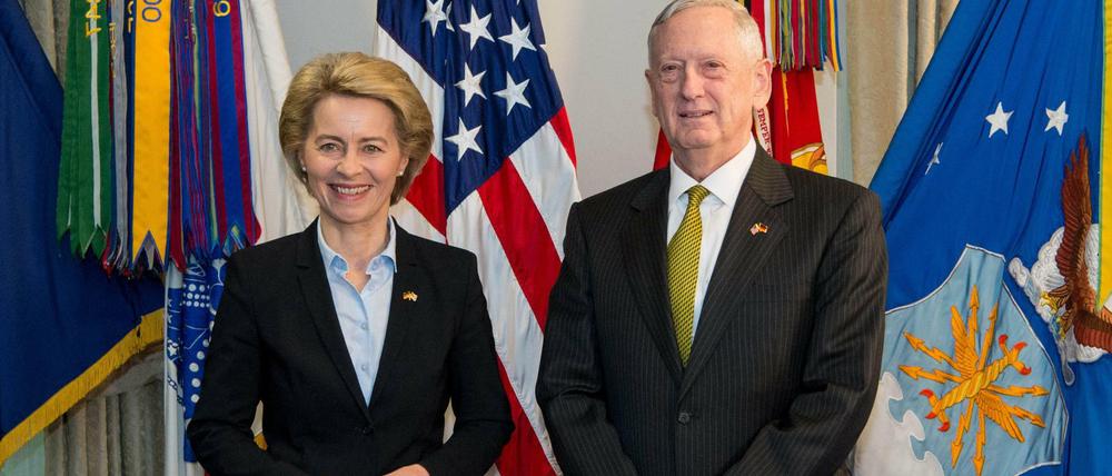 Bundesverteidigungsministerin Ursula von der Leyen mit US-Verteidigungsminister James Mattis.