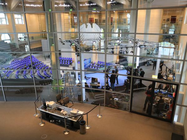 Das Wahlstudio von N24 im Plenarsaal des Reichstags in Berlin.