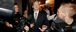 Auf einer Pressekonferenz in London verteidigte Wikileaks-Gründer Julian Assange die Veröffentlichung von geheimen US-Militärdaten gegen Kritik aus Washington.