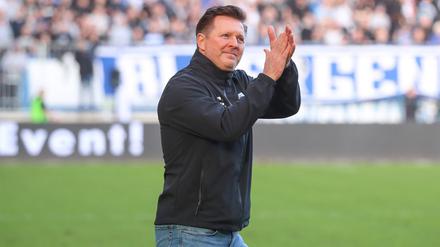 Christian Titz, 52, trainiert seit fast genau drei Jahren den 1. FC Magdeburg und führte den Klub in die Zweite Liga. Zuvor war der gebürtige Mannheimer unter anderem als Coach beim Hamburger SV und Rot-Weiss Essen beschäftigt.