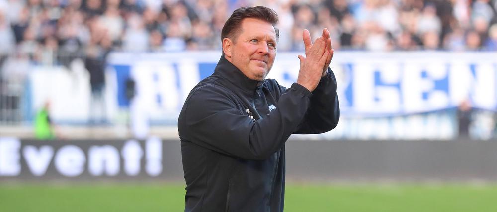 Christian Titz, 52, trainiert seit fast genau drei Jahren den 1. FC Magdeburg und führte den Klub in die Zweite Liga. Zuvor war der gebürtige Mannheimer unter anderem als Coach beim Hamburger SV und Rot-Weiss Essen beschäftigt.