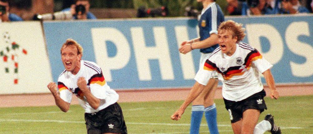 Der Moment für die Ewigkeit. Im Olympiastadion von Rom schießt Andreas Brehme das deutsche Team 1990 per Elfmeter zum dritten Weltmeistertitel.