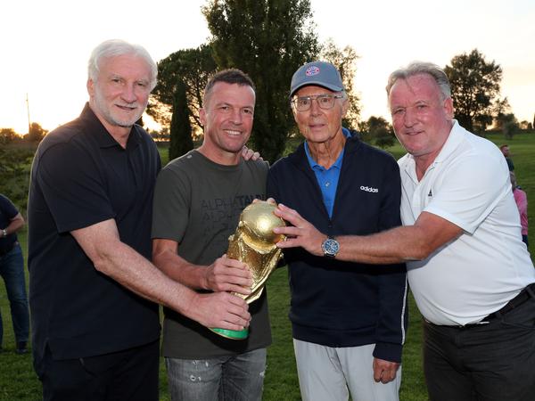 Rudi Völler, Lothar Matthäus, Franz Beckenbauer und Andreas Brehme feiern das 30. Jubiläum des WM-Triumphs.