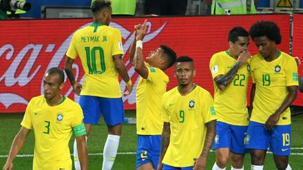Grüße nach oben. Brasilien zog recht mühelos ins Achtelfinale der WM ein. 