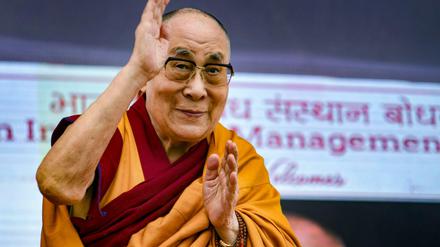Seine Meinung hat Gewicht: Der Dalai Lama ist auch bei den Fragen an den Spieltag gefordert.