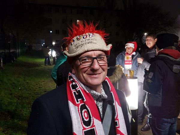 Torsten Eisenbeiser, 54, ist Initiator des Weihnachtssingens beim 1. FC Union und organisiert die Veranstaltung zusammen mit dem Verein. Er ist Mitglied im Fanklub „Alt-Unioner“.