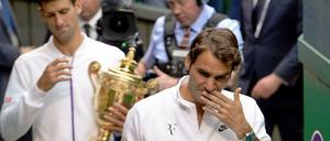 Verlieren ist Silber: Roger Federer (v.) will sich nicht mit zweiten Plätzen zufrieden geben.