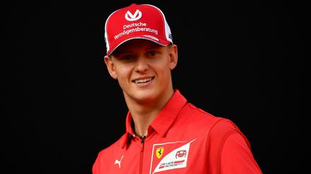 m Der Titelgewinn in der Formel 2 ist ihm kaum noch zu nehmen: Schumacher verteidigt seinen 14-Punkte-Vorsprung am Samstag erfolgreich.