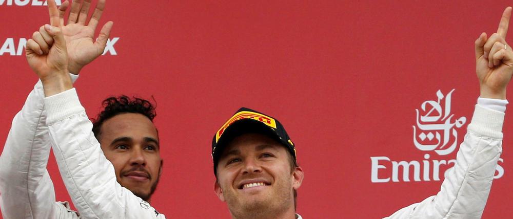 Nico Rosberg (r.) und Lewis Hamilton.