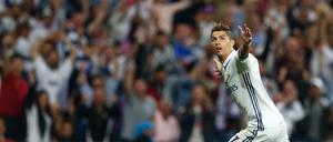 Wie ein Phantom. Der neue Cristiano Ronaldo gönnt sich seine Pausen, er ist oft für fünf oder zehn Minuten nicht zu sehen.