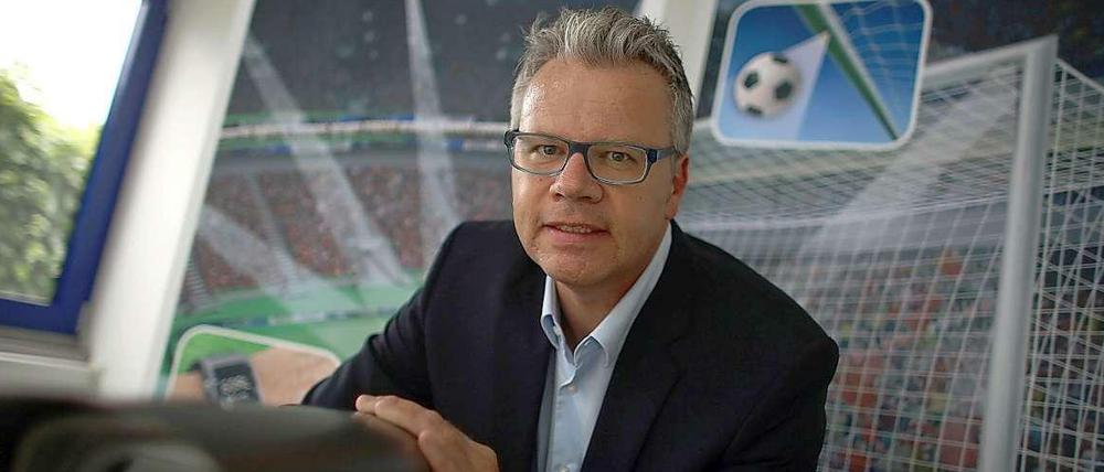 Dirk Broichhausen, Geschäftsführer der Firma GoalControl, ist nach der Entscheidung für den britischen Anbieter "schockiert".
