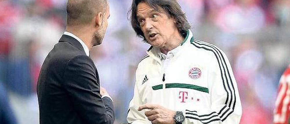 Mit dir rede ich nicht mehr. Das Verhältnis von Mannschaftsarzt Hans-Wilhelm Müller-Wohlfahrt (rechts) und Trainer Pep Guardiola war offensichtlich gestört. Nach fast 40 Jahren hat der Arzt den FC Bayern nun verlassen.