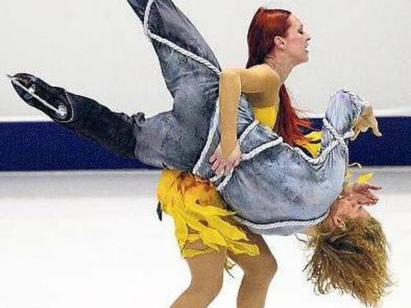 Frau in tragender Rolle. Die französische Eiskunstläuferin Marina Anissina hat ihren Partner Gwendal Peizerat im Griff. 