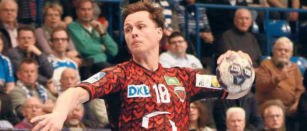 Hans Lindberg, 35, gilt als einer der besten Rechtsaußen in der Geschichte der Handball-Bundesliga. Nur neun ausländische Profis haben mehr Tore geworfen als der Däne. Am Sonntag spielt er mit den Füchsen Berlin im EHF-Pokal gegen Saint Raphael.