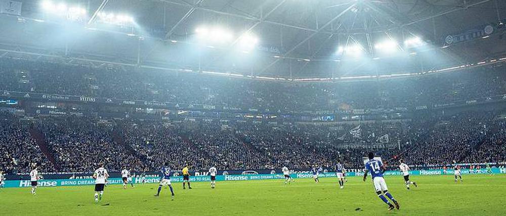 Schalke empfängt Gladbach in der Europa League.