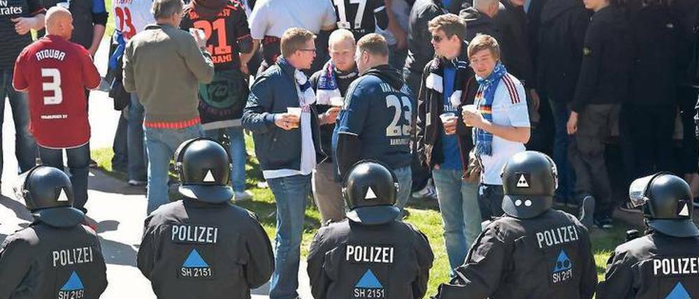 Hohes Polizeiaufgebot. Spiele zwischen Werder Bremen und Hamburg gelten als Risikospiele. 