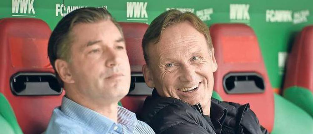 Zwei gegen den Trainer. Im Streit um Thomas Tuchel halten Hans-Joachim Watzke (rechts) und Sportdirektor Michael Zorc als BVB-Spitze zusammen. Foto: Andreas Gebert/dpa