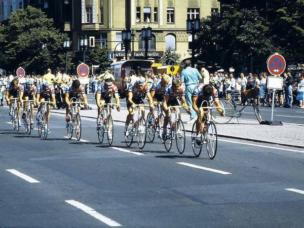 Mannschaftsfahren. Am 2. Juli 1987 auf der Bismarkstraße.