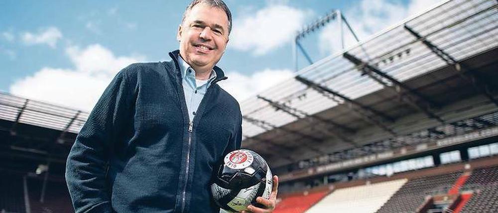 Hart am Ball. Andreas Rettig, früher bei der DFL, heute Geschäftsführer beim FC St. Pauli, scheut den Zweikampf mit Martin Kind nicht.