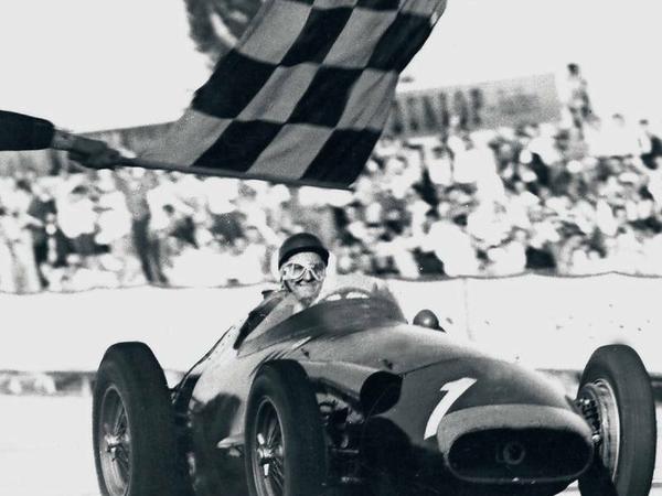 Die erste Legende. Der Argentinier Juan Manuel Fangio holte 1957 auf dem Nürburgring seinen fünften WM-Titel der Formel 1.