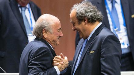 Unter Feinden. Sepp Blatter (links) und Michel Platini waren einmal Freunde, inzwischen haben sie sich nichts mehr zu sagen.