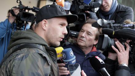 Nationalspieler Lukas Podolski kam am Dienstagmittag in Berlin an.