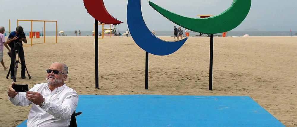 Macht sich gerne selbst ein Bild. Philip Craven bei den Paralympics 2016 in Rio de Janeiro.