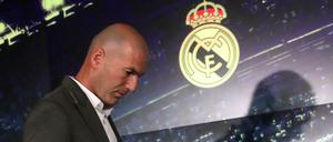 Aufbruchstimmung? Zinedine Zidane nach der Pressekonferenz bei Real. 