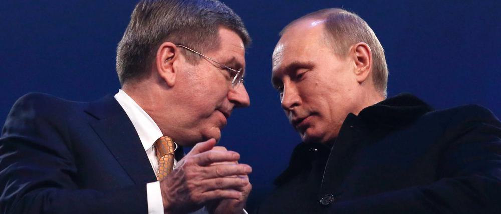 Vertraut: IOC-Präsident Thomas Bach (links) und Russlands Präsident Wladimir Putin.