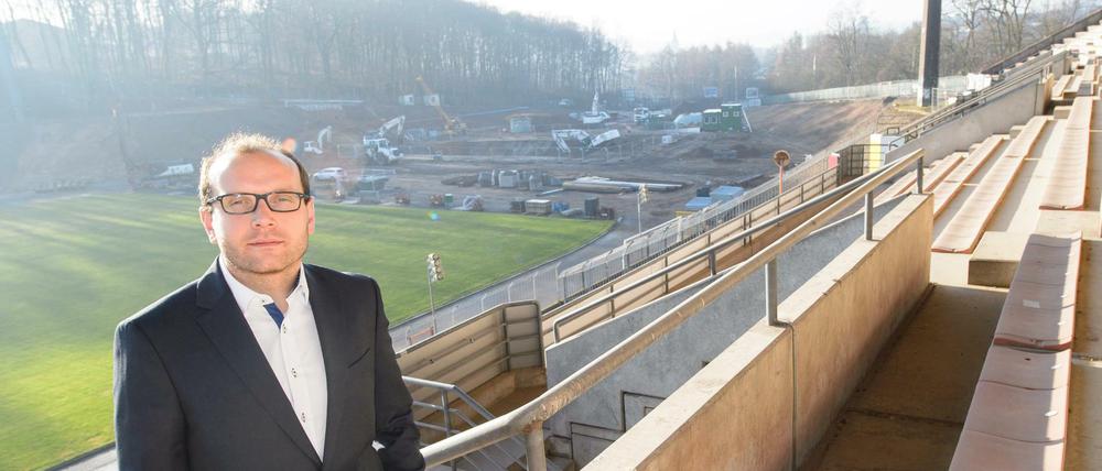 Geschäftsführer David Fischer wartet auf die Fertigstellung des neuen Saarbrücker Stadions. Noch ist der Ludwigspark eine große Baustelle. 