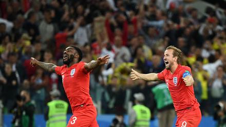 Abflug. Danny Rose (l.) und Harry Kane wirken nach Englands erstem WM-Sieg im Elfmeterschießen sehr befreit.