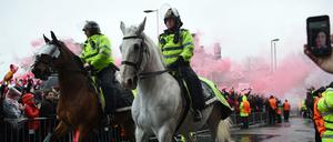 Vor dem Anfield-Stadion kam es am Dienstag zu gewalttätigen Ausschreitungen. 