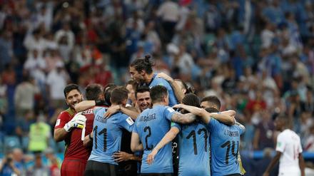 Kreis der Leidenschaft. Uruguay feiert den Sieg gegen Portugal im Achtelfinale.