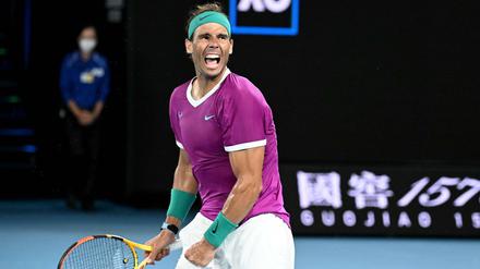 Rafael Nadal jubelt über seinen Einzug ins Finale der Australian Open. Dort kann er seinen 21. Grand-Slam-Titel holen.
