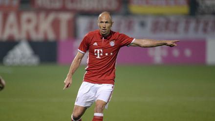 Da lang geht's lang zum neuen Vertrag: Arjen Robben bleibt dem FC Bayern über das Saisonende erhalten.