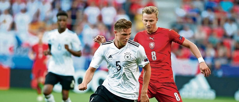 Alles abgesichert. Niklas Stark von Hertha BSC überzeugt bei der U-21-Em im deutschen Team. 