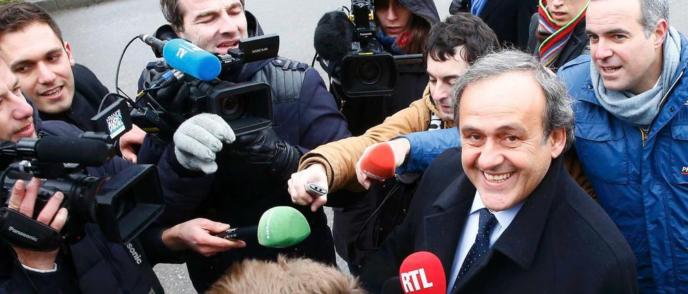 Immer noch mittendrin. Michel Platini ist offiziell zwar suspendiert, inoffiziell mischt er in Fifa und Uefa aber weiter mit.