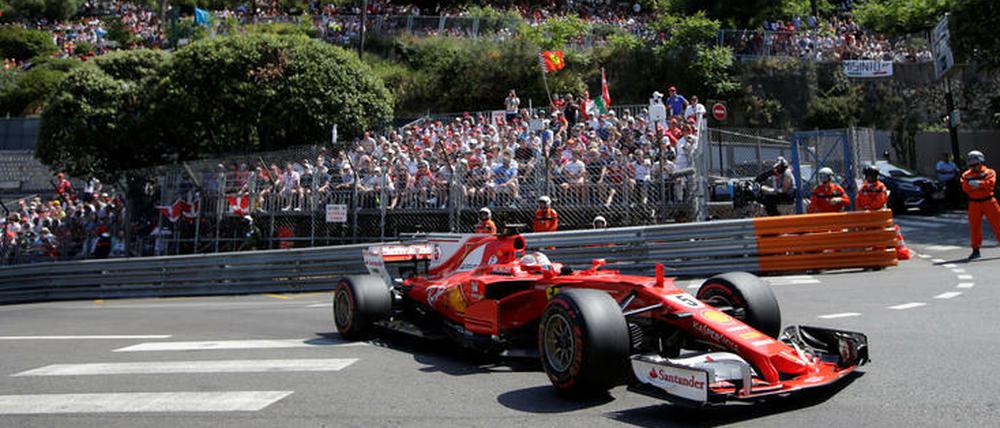 Sebastian Vettel gewinnt im Ferrari in Monaco.