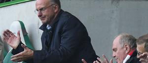 Applaus, Applaus. Für deine Worte. Karl-Heinz Rummenigge (l.) fühlt sich nach dem Spiel in Wolfsburg bestätigt.