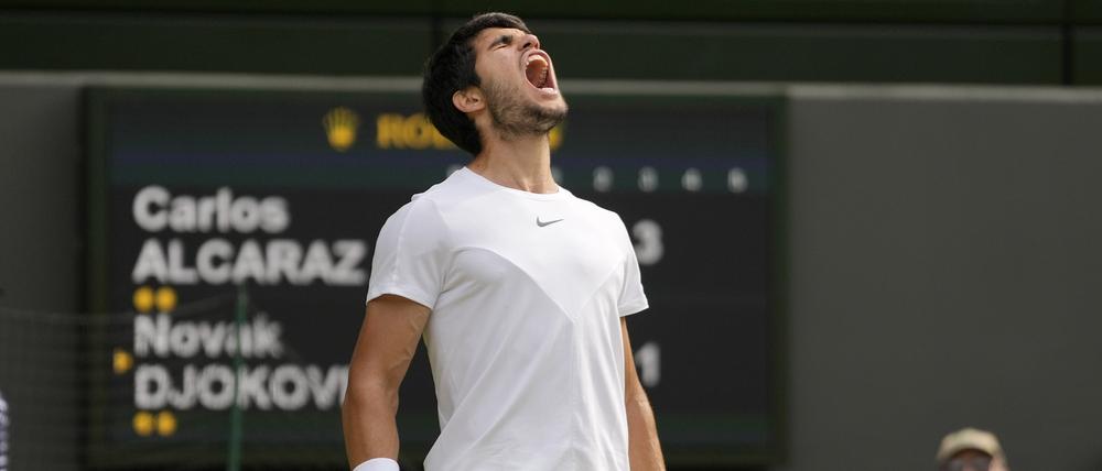 Carlos Alcaraz spielte ein emotionales erstes Wimbledon-Finale und war am Ende stärker als Novak Djokovic.