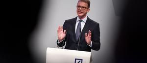 Langfristig werde „das Nachhaltigkeitsrating für ein Unternehmen genauso wichtig sein wie das herkömmliche Bonitätsrating“, sagte Deutsche-Bank-Chef Christian Sewing.