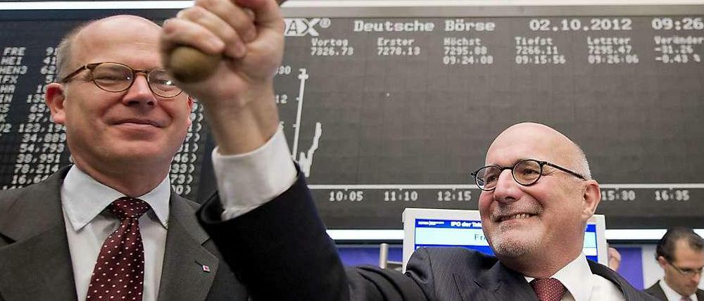 Mit Glocke. Im Oktober 2012 läutete Vorstandschef Herbert Haas zum Talanx-Börsengang. Finanzchef Querner (l.) ist sehr zufrieden mit der Entwicklung des Papiers.