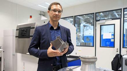 "Wir wollen den 3-D-Druck auch in die alltägliche Produktion integrieren" : Sebastian Piegert, Fertigungsleiter bei Siemens