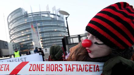 Trotz Protest: Das EU-Parlament in Strassburg hat am Mittwoch mehrheitlich für das Freihandelsabkommen Ceta mit Kanada gestimmt. 