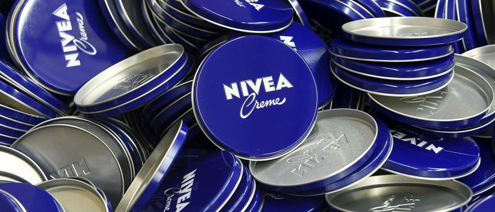 Der Bundesgerichtshof muss entscheiden, ob Beiersdorf das Nivea-Blau exklusiv nutzen darf.