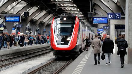 Ein Zug von Bombardier im Bahnhof von Zürich.