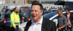 Tesla-Chef Elon Musk, hier bei einem Besuch auf der Werksbaustelle in Grünheide.